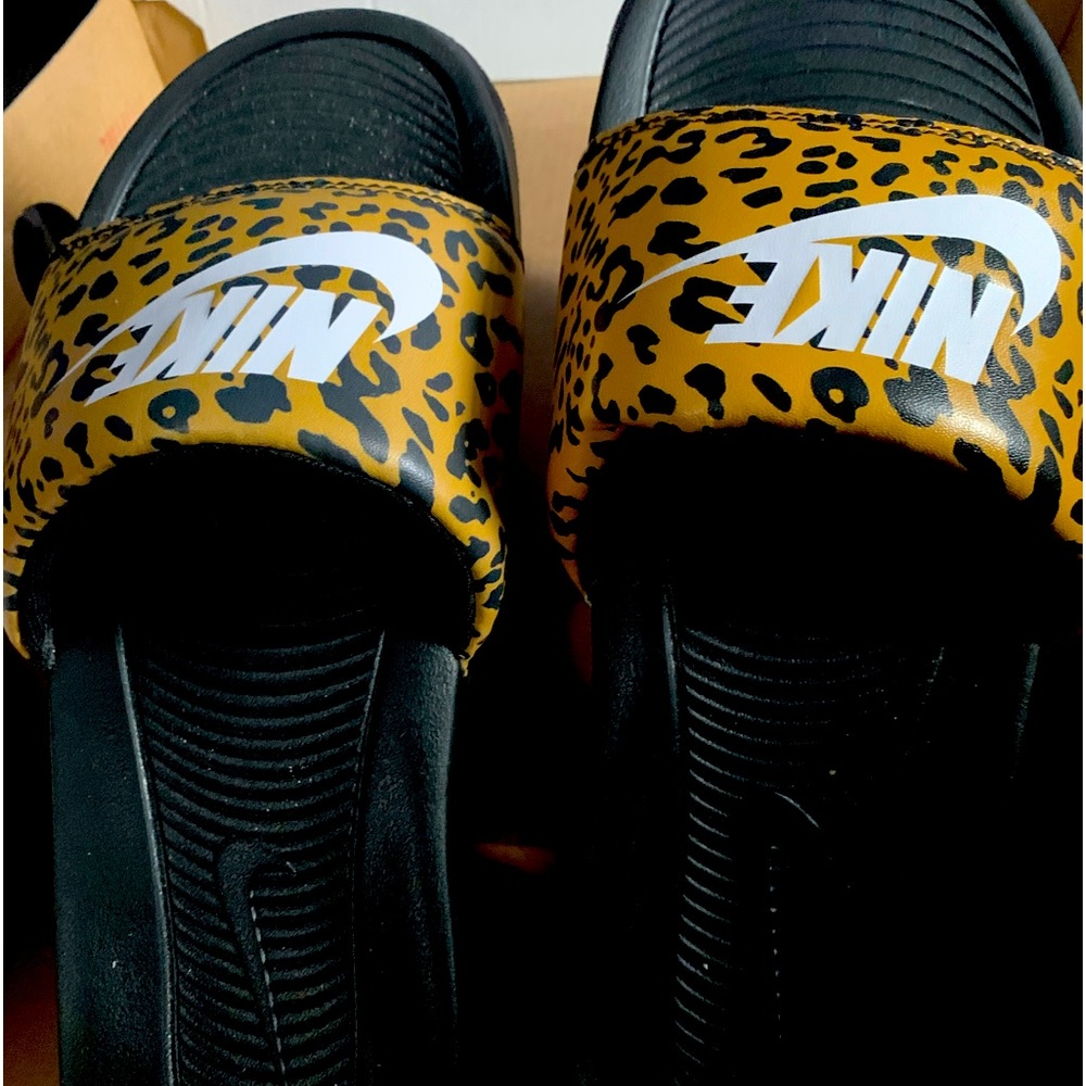 Big Kids (Girls) Nike Slides